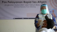 Dalam aturan tersebut dijelaskan, setiap pelaku perjalanan wajib telah divaksin lengkap dan sudah diperiksa dengan hasil negatif rapid test antigen 1x24 jam, serta menggunakan aplikasi PeduliLindungi selama bepergian.