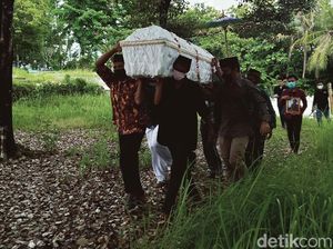 Mbah Minto Dimakamkan di Pemakaman Argoloyo