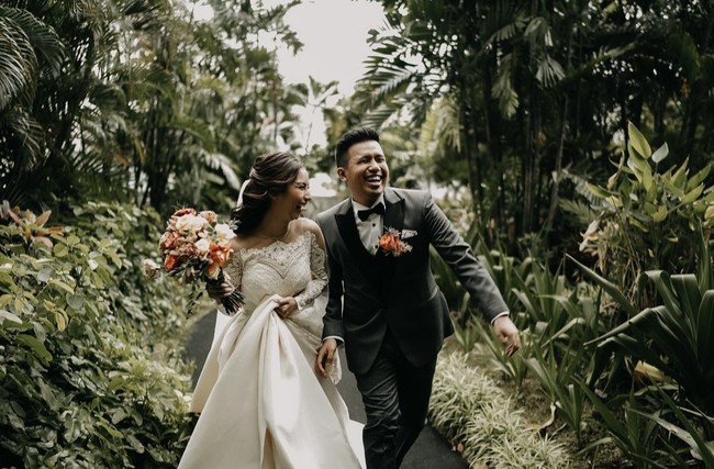 Sebelumnya, Joshua Suherman sudah melamar Clairine Clay pada 3 November 2021. Momen lamaran tersebut rupanya bertepatan dengan hari ulang tahun Joshua. Foto: dok. Instagram cynthiatan__