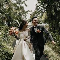 Sebelumnya, Joshua Suherman sudah melamar Clairine Clay pada 3 November 2021. Momen lamaran tersebut rupanya bertepatan dengan hari ulang tahun Joshua. Foto: dok. Instagram cynthiatan__