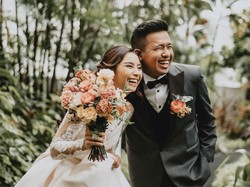 8 Momen Pernikahan Joshua Suherman & Clairine Clay, Mempelai Tampil Elegan