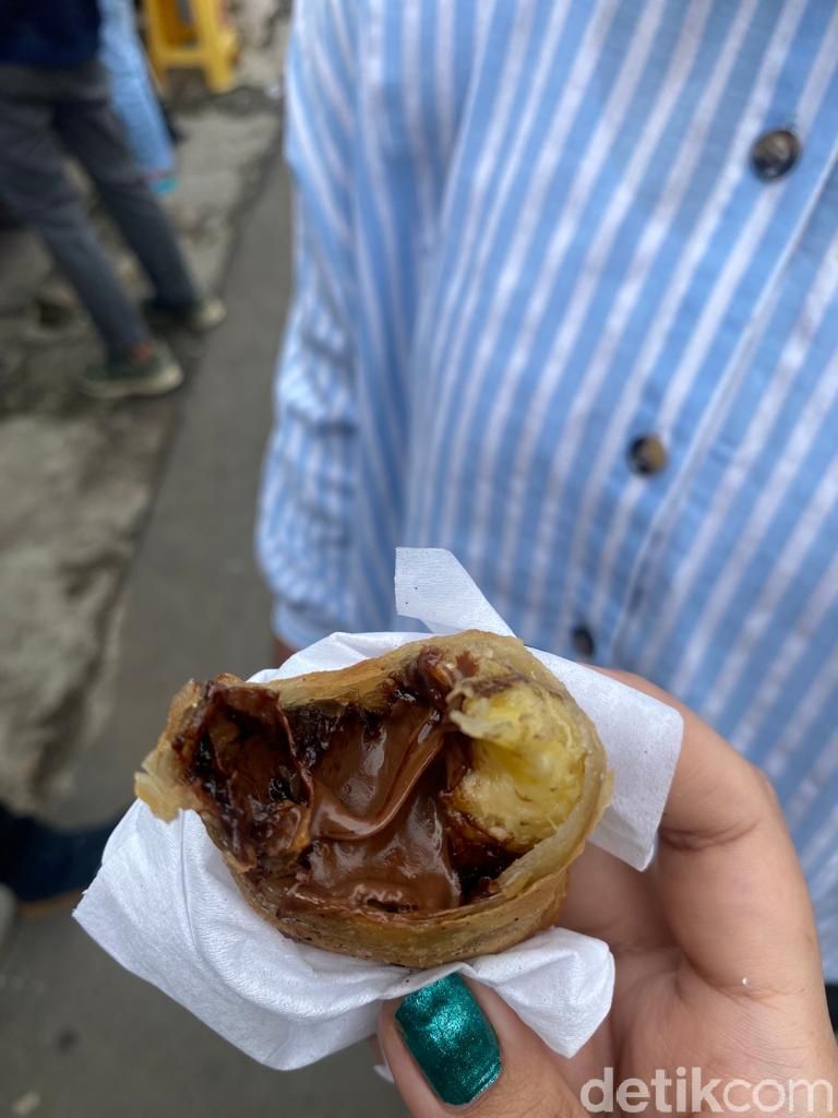 Murah Meriah! Ini Jajanan di Pondok Cina yang Harganya di Bawah Rp 5 Ribu