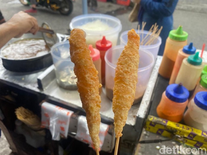 Murah Meriah! Ini Jajanan di Pondok Cina yang Harganya di Bawah Rp 5 Ribu