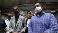 Penampilan Nia Ramadhani saat menjalani sidang kasus narkoba. Foto: Palevi/detikhot