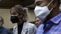 Nia Ramadhani dan Ardi Bakrie disebut memiliki masalah mental hingga akhirnya menggunakan narkoba. Foto: Palevi/detikhot