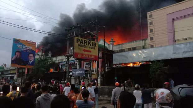 Pasar Kroya, Cilacap, Jawa Tengah, kebakaran sekitar pukul 17.00 WIB, Kamis (23/12/2021).