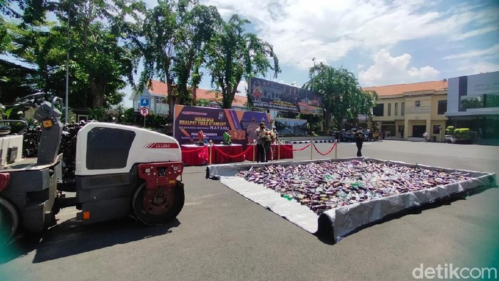 pemusnahan miras dan knalpot brong