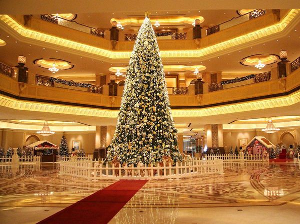 10 Pohon Natal Termahal di Dunia, Ada yang Mencapai Ratusan Miliar
