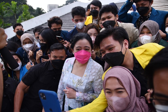 Puan dan Mahasiswa Magang di DPR