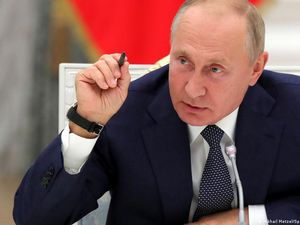 Momen Putin Akui Kemerdekaan di Ukraina Timur