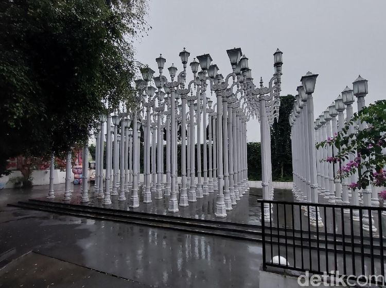 Ini Lho! Love Light, Wisata Selfie di Bandung yang Harus Dimusnahkan