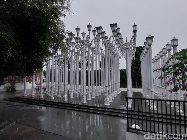 Ini Lho! Love Light, Wisata Selfie di Bandung yang Harus Dimusnahkan