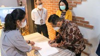 Soho Global Health memperpanjang kontrak di Kawasan Industri Pulogadung, Jakarta. Perpanjangan kontrak tersebut ditandai dengan penandatanganan kontrak antara PT Jakarta Industrial Estate Pulogadung (JIEP) selaku pengembang dan pengelola Kawasan Industri Pulogadung dengan Soho Industri Farmasi.