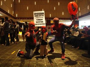 Saat Spider-Man Hibur Anak Yatim di Sukoharjo