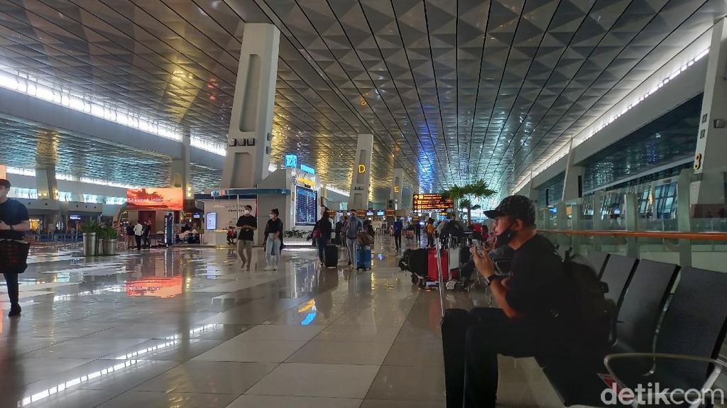 Cara Penumpang Bandara Soetta Antisipasi Antrean Padat Jelang Nataru