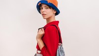 Suvenir Singapore Airlines dibuat dari kursi kelas bisnis, jendela kabin, dan kompartemen atas, serta pakaian dan aksesori fashion yang terbuat dari baju pelampung. Ada pula linen yang berasal dari sarung bantal pesawat, seprai, selimut, dan peralatan makan.