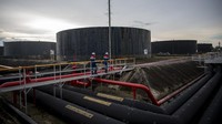 Tank Farm milik PT Pertamina Hulu Rokan tersebut merupakan fasilitas penampungan minyak terbesar di Indonesia dengan kapasitas mencapai 5 juta Barel.