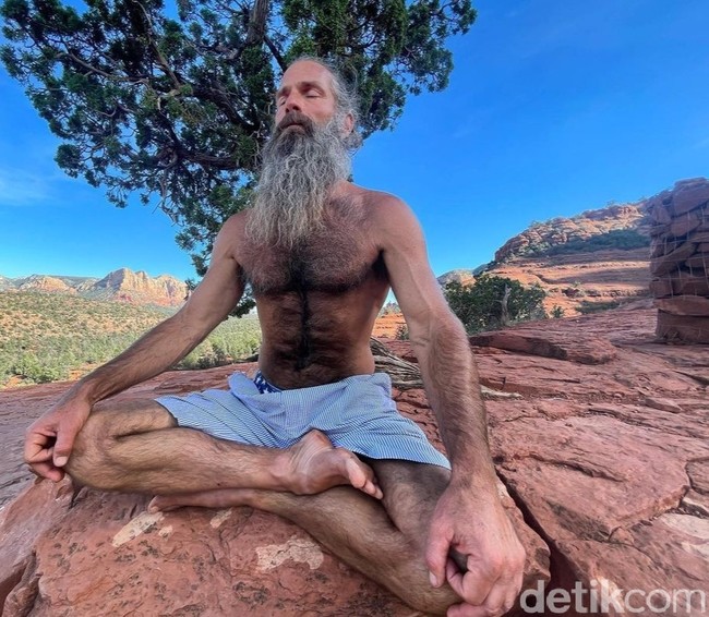 Dan seperti inilah penampakan Troy yang mengaku awet muda berkat urinenya. Dia telah minum urinenya sejak tahun 2008.Foto: Dok. Instagram