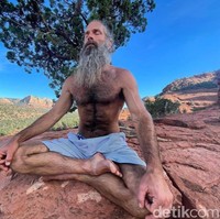 Dan seperti inilah penampakan Troy yang mengaku awet muda berkat urinenya. Dia telah minum urinenya sejak tahun 2008.Foto: Dok. Instagram