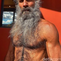 “Aku minum urineku sendiri setiap pagi. Aku menyebutnya sebagai hair of the dog (minuman pereda mabuk),” ungkap Troy, seperti dikutip dari NY Post. Foto: Dok. Instagram