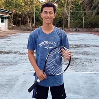 Habibi pun menjelaskan yang merekam video viral di TikTok itu adalah teman satu angkatannya. Ia memang kerap disebut mirip dengan Ronaldo oleh warganet. Video itu yang rekam teman saya, namanya Rafli, dan di akun TikToknya, satu angkatan dengan saya tapi beda prodi. Sejak 8 September posting di TikTok, banyak yang bilang mirip dengan Ronaldo, kata Habibi. Foto: Dok. pribadi Agus Habibi.