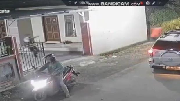 viral pelaku curanmor bawa pistol