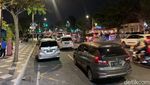 Alun-alun Suroboyo Padet Banget di Malam Natal