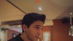 10 Gaya Keren Aron Ashab Saat Ngopi di Kafe dan Belanja Sayuran