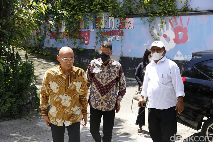 Ayah Vanessa Angel, Doddy Sudrajat Ngadu ke Komnas Anak Ayah Vanessa Angel, Doddy Sudrajat bersama Ketua Komnas Perlindungan Anak, Arist Merdeka Sirait saat menggelar jumpa pers di Kantor Komnas Perlindungan Anak, Pasar Rebo, Jakarta Timur, Jumat (24/12/2021).