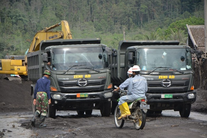 Bantuan TNI di Semeru