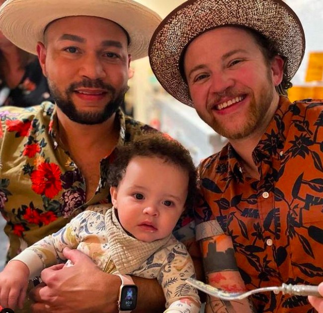 Inilah potret keluarga kecil Bennett. Bennett pun yakin bahwa putranya akan tumbuh terbiasa dengan keragaman gender. Foto: dok. Instagram/@bennettonpurpose