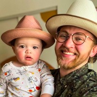 Bennett Kaspar-William jadi kontroversi karena dia adalah seorang transgender pria yang melahirkan anak. Dia pun membuat pernyataan bahwa tak mau dipanggil ibu. Foto: dok. Instagram/@bennettonpurpose