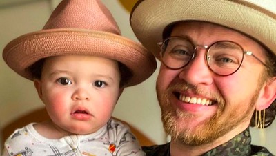 8 Foto Transgender Pria yang Melahirkan Anak dan Tak Mau Dipanggil Ibu