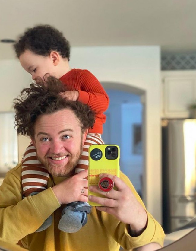 Dalam pengakuannya yang kontroversial, dia menyebut bahwa dia meminta orang berhenti untuk mendefinisikan kewanitaan dalam istilah keibuan. Menurutnya hal itu bukan bagian dari kesetaraan gender. Foto: dok. Instagram/@bennettonpurpose