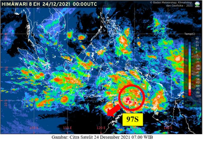 Bibit Siklon Tropis 97S di perbatasan Laut Timor-Laut Arafura. BMKG memperkirakan sistem bibit siklon tropis ini akan menguat dalam dan berpeluang kategori sedang-tinggi menjadi siklon tropis (dok BMKG)