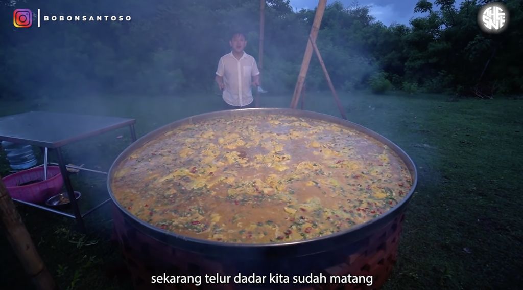 Bobon Santoso Bikin Telur Dadar Pakai 1.500 Telur, Netizen: Luar Biasa Bang Bobon