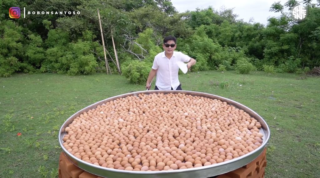 Bobon Santoso Bikin Telur Dadar Pakai 1.500 Telur, Netizen: Luar Biasa Bang Bobon