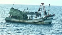 KIA Vietnam diduga telah melakukan pelanggaran batas wilayah dan melakukan aktivitas penangkapan diperairan laut Indonesia tanpa dilengkapi dokumen dari pemerintah Republik Indonesia. Untuk mempertanggungjawabkan pelanggarannya kapal beserta ABK diamankan di Batam.