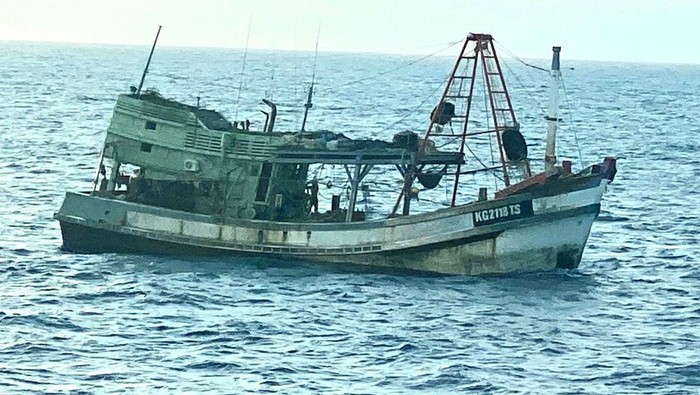 Badan Keamanan Laut (Bakamla) RI menangkap kapal ikan asing (KIA) berbendera Vietnam yang sedang mencuri ikan. Kapal milik Vietnam itu ditangkap di perairan Natuna Utara, Provinsi Kepulauan Riau (Kepri), hari ini.