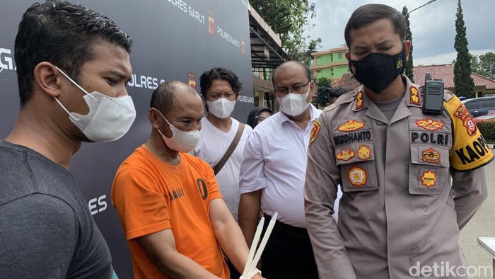 Dukun Garut ditangkap usai 2 kliennya meninggal dunia saat mengikuti ritual.