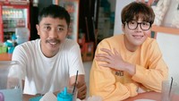 Artis Korea lainnya yang fotonya diedit ada Kim Seon-Ho. Dalam foto terlihat Kim Seon-Ho menghabisi ketoprak pesanannya. Foto: Instagram @diditafrizal