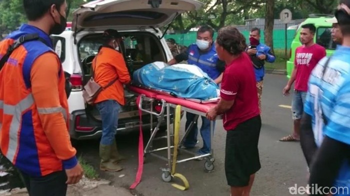 Evakuasi korban tenggelam di Cianjur