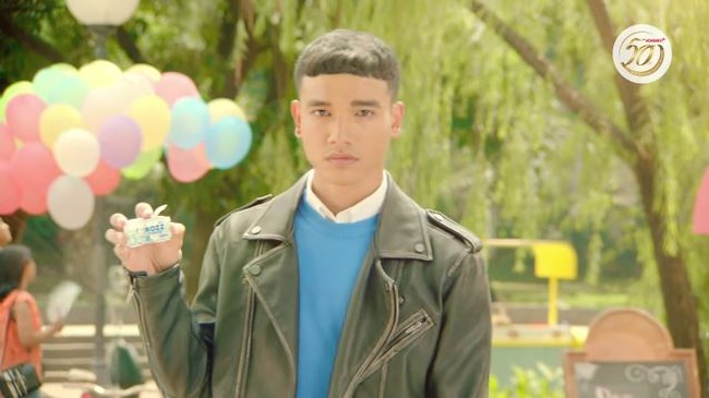 Nama Fadly Faisal belakangan tengah jadi sorotan karena sering muncul mendampingi Fuji dan Gala Sky, putra almarhum Bibi Ardiansyah dan Vanessa Angel. Namun ternyata sebelumnya Fadly sendiri sudah kerap sejumlah iklan di layar kaca. Foto: YouTube/Frozzaholic