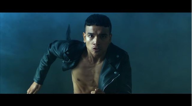 Beragam merek ternama sudah pernah dibintangi oleh Fadly. Mulai dari produk pembersih wajah hingga makanan pernah mempercayakan Fadly sebagai model iklannya. Foto: YouTube/Tehbotol Sosro