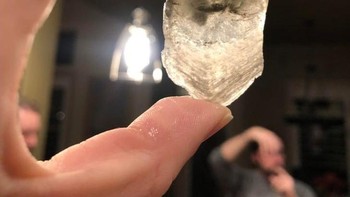 Sebuah kristal yang punya wajah manusia. Foto: Brightside