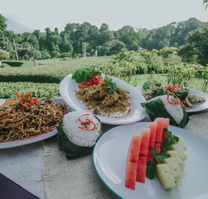 Kafe di Bogor dengan Suasana Sejuk dan Pepohonan Rindang