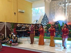 Gereja di Banyuwangi ini Rayakan Natal Berkonsep Jawa-Using
