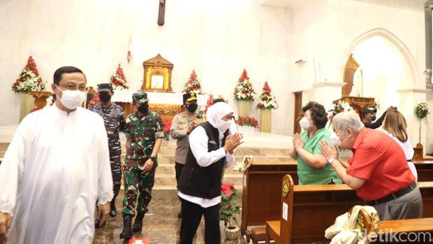 gubernur khofifah meninjau Gereja Katolik St. Yohanes Pemandi