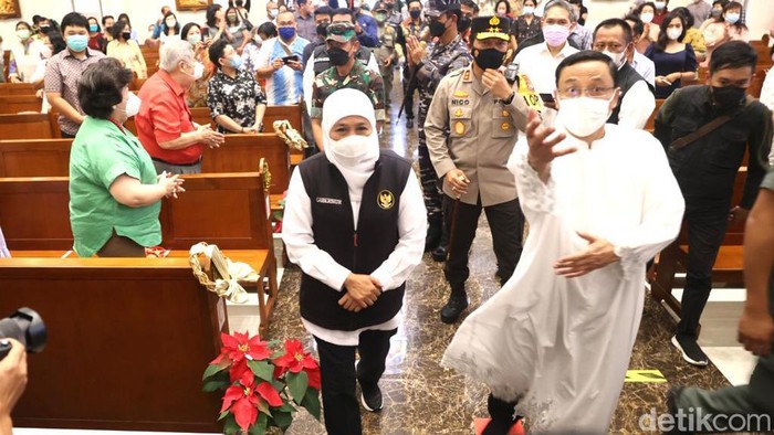 gubernur khofifah meninjau Gereja Katolik St. Yohanes Pemandi