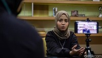 Kali pertama kolab bareng Ahmad Dhani nyantanya membuat Hanin sangat senang.  